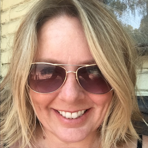 Meet your Posher, Debbie - Picture 1 of 1